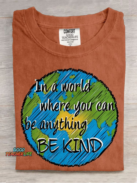 In A World Where You Can Be Anything Be Kind Teacher Casual Print T-shirt