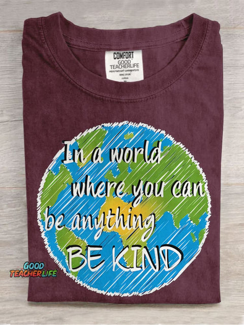 In A World Where You Can Be Anything Be Kind Teacher Casual Print T-shirt