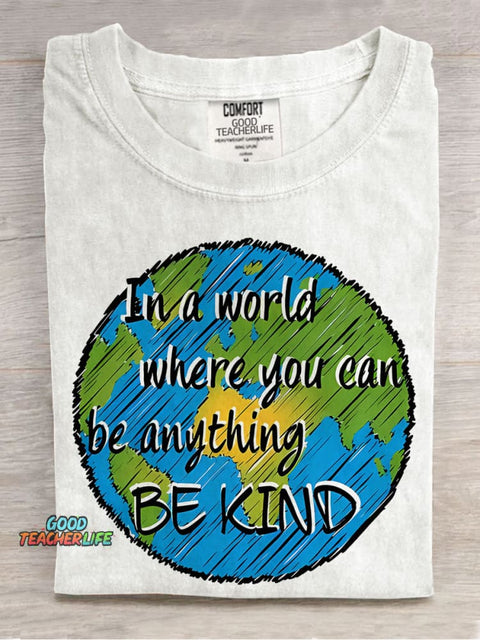 In A World Where You Can Be Anything Be Kind Teacher Casual Print T-shirt