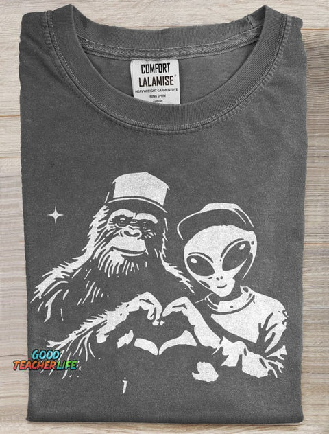 Bigfoot Alien Funny Encounter Art Print Casaul Short Sleeve T-shirt