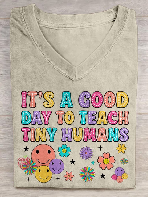 Retro School Teacher It's A Good Day To Teach Tiny Humans V-neck Casual T-Shirt