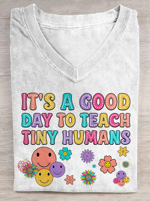 Retro School Teacher It's A Good Day To Teach Tiny Humans V-neck Casual T-Shirt