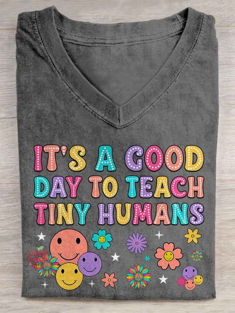 Retro School Teacher It's A Good Day To Teach Tiny Humans V-neck Casual T-Shirt